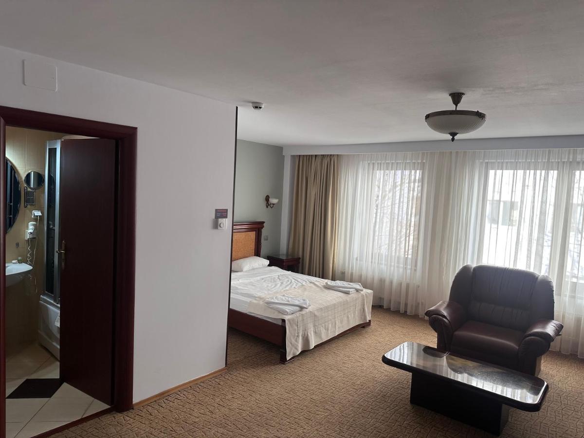 Hotel Bliss Bukares Bagian luar foto