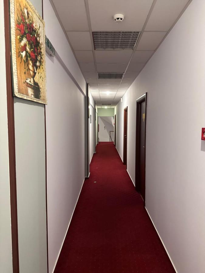 Hotel Bliss Bukares Bagian luar foto